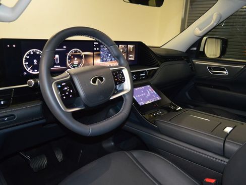 Certified 2025 INFINITI QX80 Pure RWD image 4