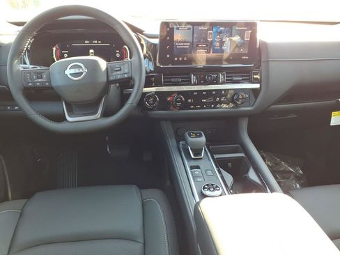 New 2026 Nissan Pathfinder SL image 9