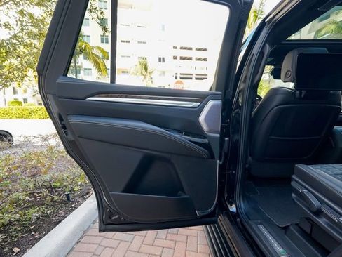 Used 2025 Cadillac Escalade Sport Platinum w/ LPO, ONYX Package image 71