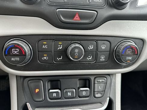 Used 2021 GMC Terrain SLT w/ Infotainment Package II AWD/4WD image 19