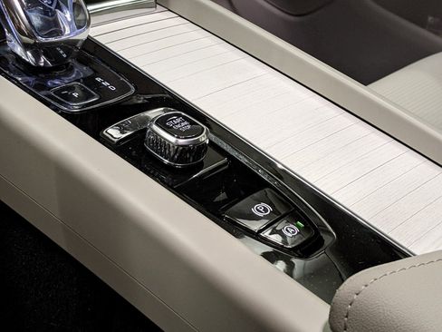 New 2026 Volvo XC60 B5 Ultra w/ Protection Package Premier image 20