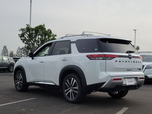 New 2025 Nissan Pathfinder Platinum image 2