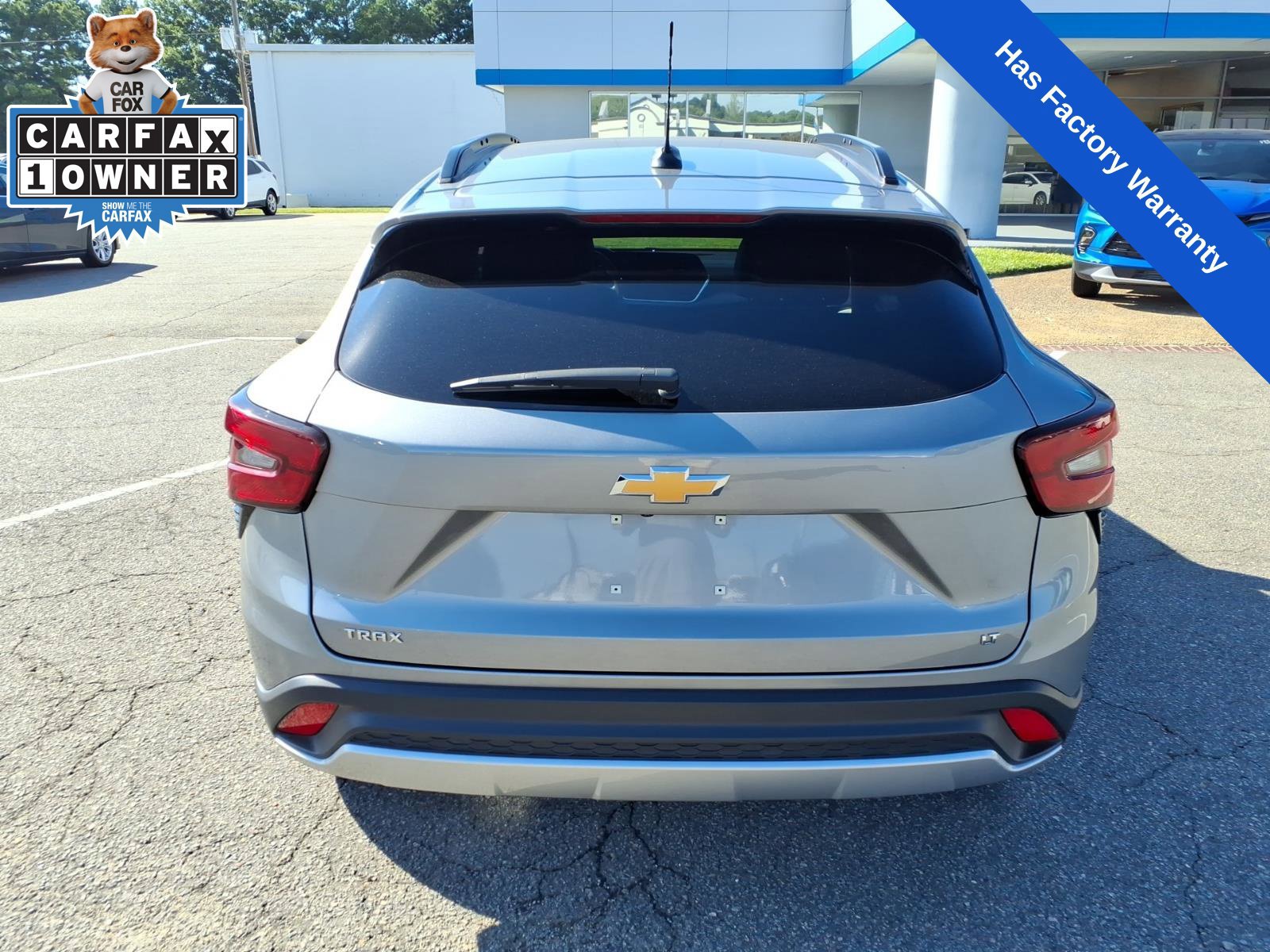 Used 2025 Chevrolet Trax LT FWD image 4