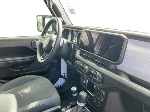Used 2024 Jeep Gladiator Sport AWD/4WD image 22