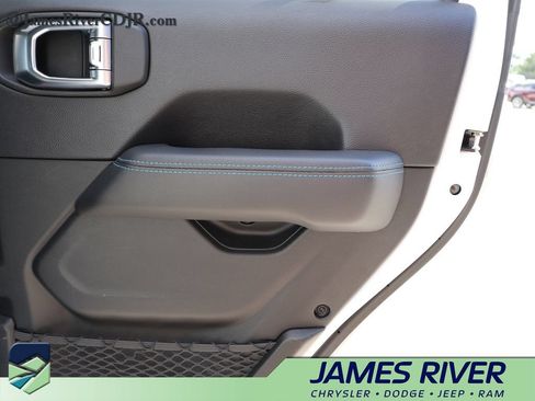Used 2023 Jeep Wrangler Unlimited Rubicon 4xe w/ Steel Bumper Group AWD/4WD image 11