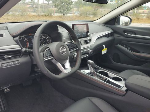 New 2025 Nissan Altima 2.5 SR image 9
