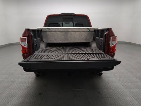 Used 2018 Nissan Titan S image 29
