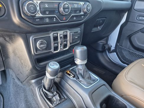 Used 2022 Jeep Gladiator Overland w/ Popular Equipment Package AWD/4WD image 12