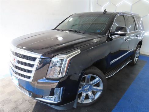 Used 2020 Cadillac Escalade Luxury AWD/4WD image 4