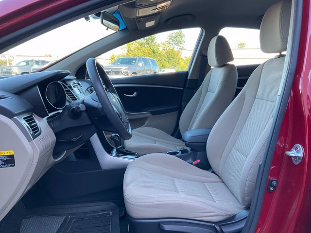 Used 2016 Hyundai Elantra GT FWD image 2