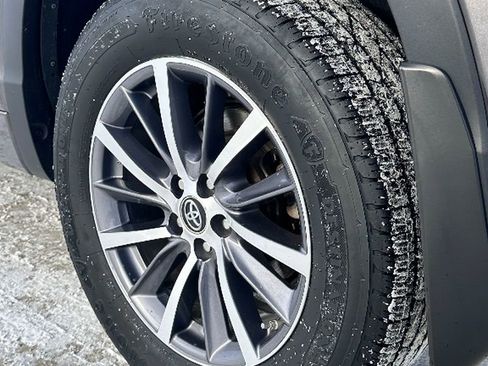 Used 2017 Toyota Highlander XLE image 8