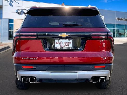 Used 2024 Chevrolet Traverse LT FWD image 4