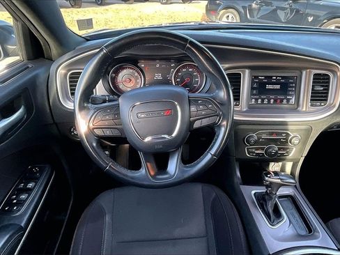 Used 2019 Dodge Charger SXT image 5