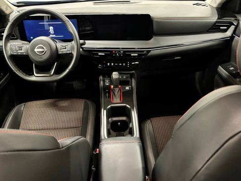 Used 2025 Nissan Kicks SR FWD image 12