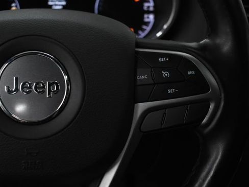 Used 2022 Jeep Grand Cherokee Limited image 17