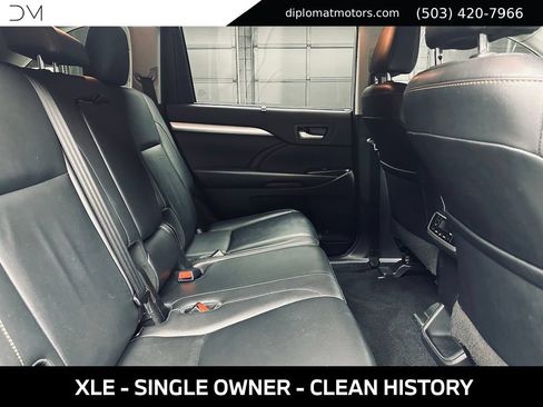 Used 2018 Toyota Highlander XLE AWD/4WD image 21