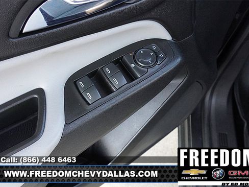 Used 2022 Chevrolet Equinox LS w/ LPO, Floor Liner Package FWD image 34