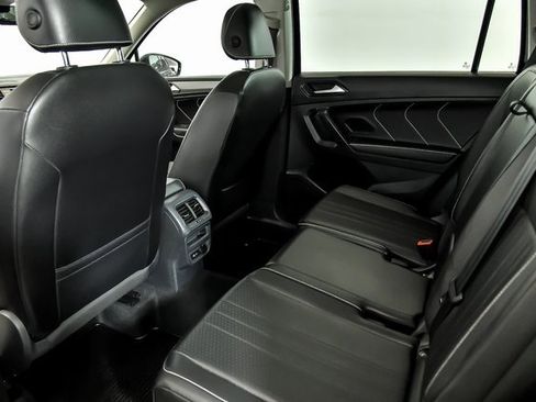 Certified 2022 Volkswagen Tiguan SE image 14