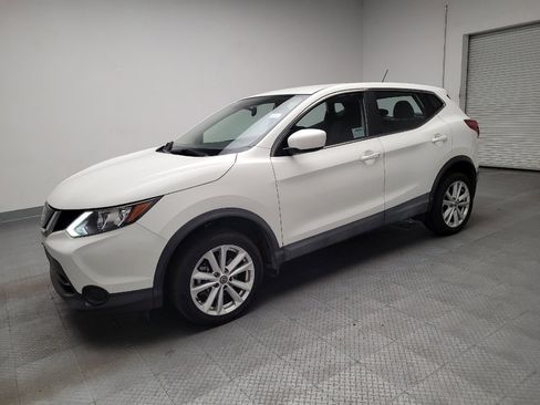 Used 2019 Nissan Rogue Sport S w/ Appearance Package FWD image 2