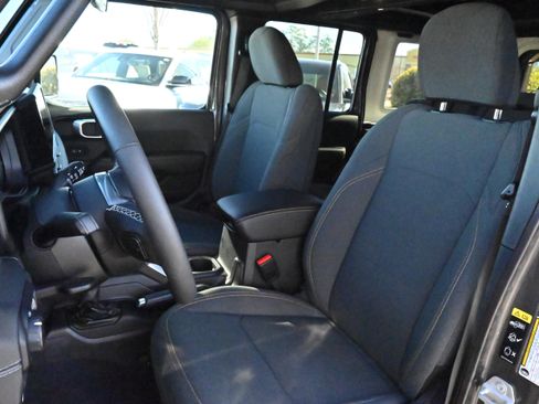 Used 2025 Jeep Wrangler Sahara w/ Safety Group image 9