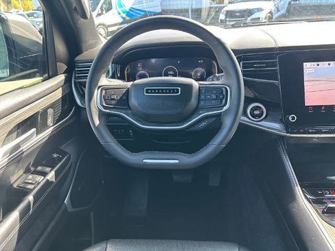 Used 2022 Jeep Wagoneer Series III w/ Convenience Group I AWD/4WD image 9