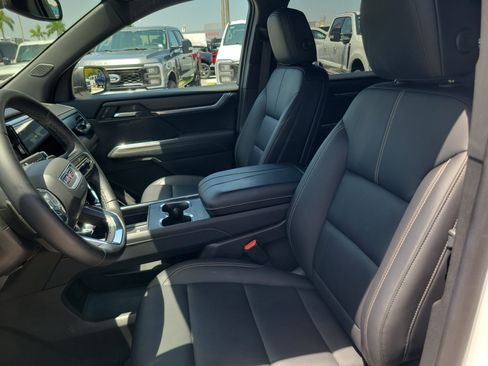 Used 2024 GMC Acadia Elevation w/ Luxury Package FWD image 11