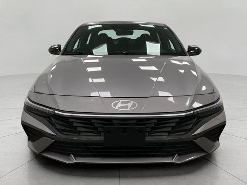 Certified 2025 Hyundai Elantra Sport FWD image 9