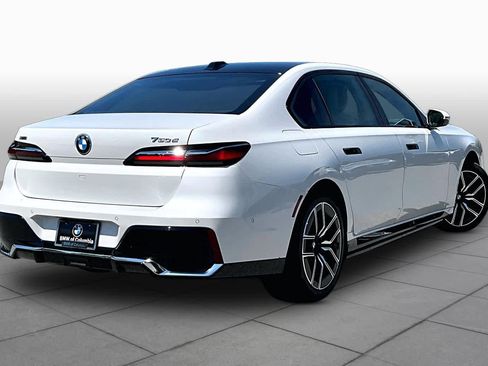 Used 2025 BMW 750e xDrive w/ Executive Package AWD/4WD image 12