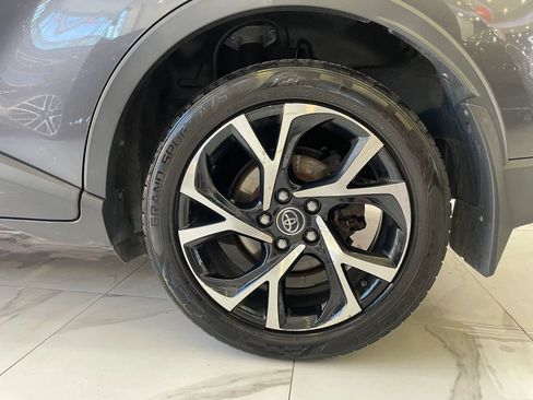 Used 2018 Toyota C-HR XLE FWD image 31