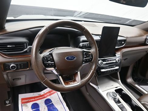 Used 2021 Ford Explorer King Ranch w/ Premium Technology Package image 2