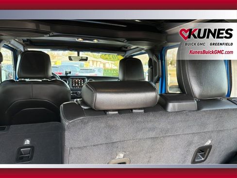 Used 2022 Jeep Wrangler Unlimited Sahara w/ Cold Weather Group AWD/4WD image 45