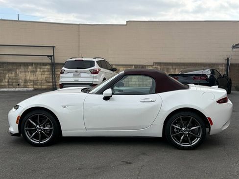 Used 2018 MAZDA MX-5 Miata Grand Touring RWD image 8