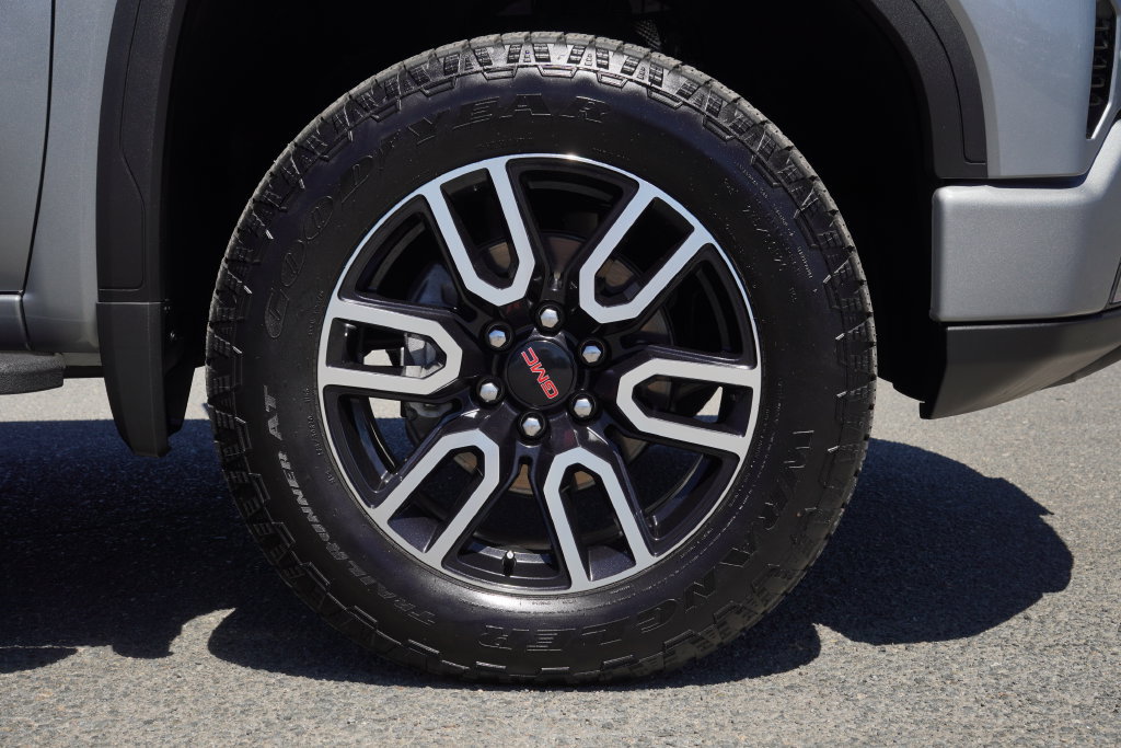 Used 2026 GMC Sierra 1500 AT4 w/ AT4 Premium Package AWD/4WD image 11