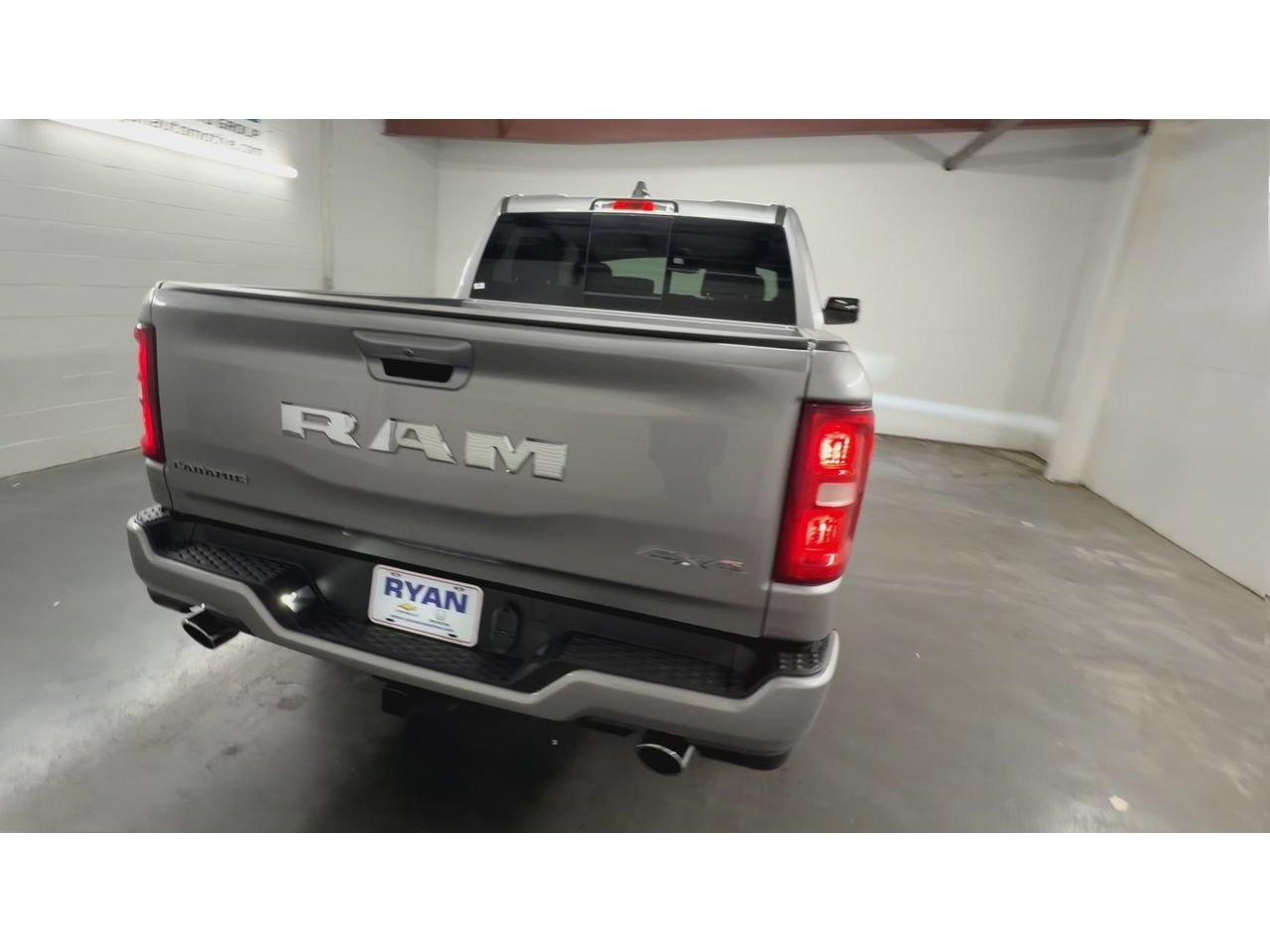 Used 2025 RAM 1500 Laramie w/ Sport Appearance Package AWD/4WD image 8
