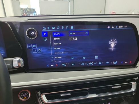 Used 2024 Chevrolet Traverse LT image 69