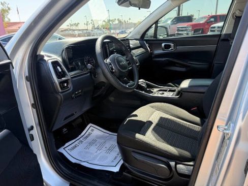 Used 2022 Kia Sorento LX FWD image 10
