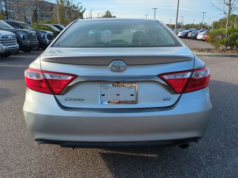 Used 2017 Toyota Camry SE image 5