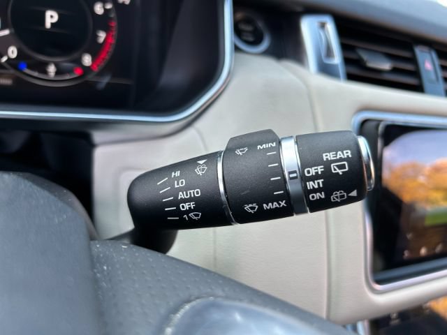 Used 2018 Land Rover Range Rover Sport HSE AWD/4WD image 24