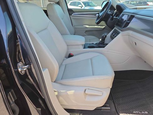 Used 2021 Volkswagen Atlas SE w/ Panoramic Sunroof Package FWD image 22