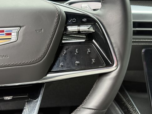 Certified 2025 Cadillac Escalade ESV V AWD/4WD image 8