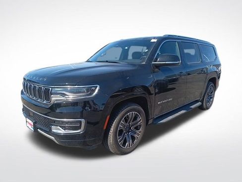 Used 2024 Jeep Wagoneer L Series II w/ Flexible Seating Group AWD/4WD image 39