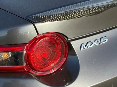 Used 2019 MAZDA MX-5 Miata RF Grand Touring image 11