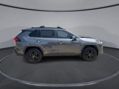 Used 2021 Toyota RAV4 XLE w/ Convenience Package AWD/4WD image 9