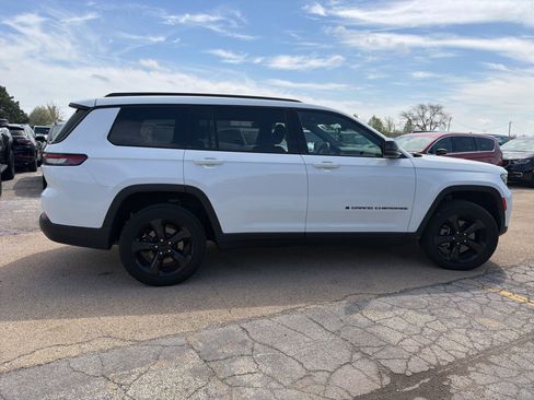 Used 2023 Jeep Grand Cherokee L Laredo image 7