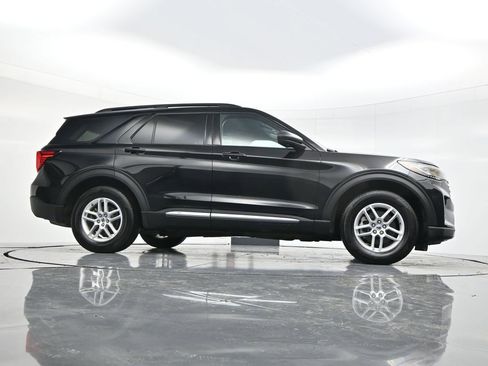 Used 2025 Ford Explorer Active w/ Active Comfort Package RWD image 53