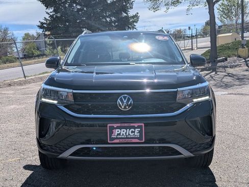 Used 2024 Volkswagen Taos SE image 2