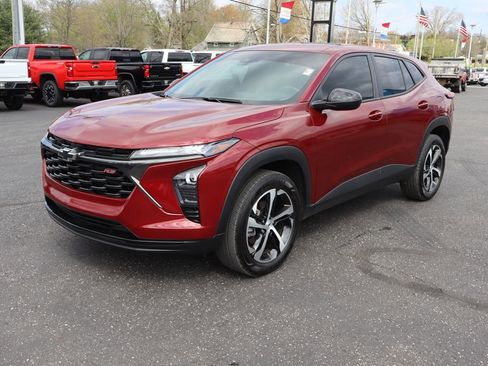 Used 2024 Chevrolet Trax RS w/ Driver Confidence Package FWD image 28