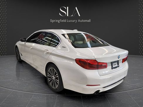 Used 2019 BMW 530e xDrive w/ Convenience Package AWD/4WD image 4