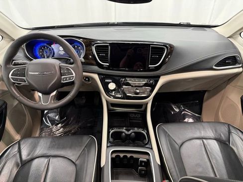 Used 2024 Chrysler Pacifica Limited FWD image 4
