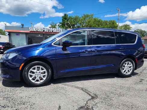 Used 2017 Chrysler Pacifica Touring FWD image 11